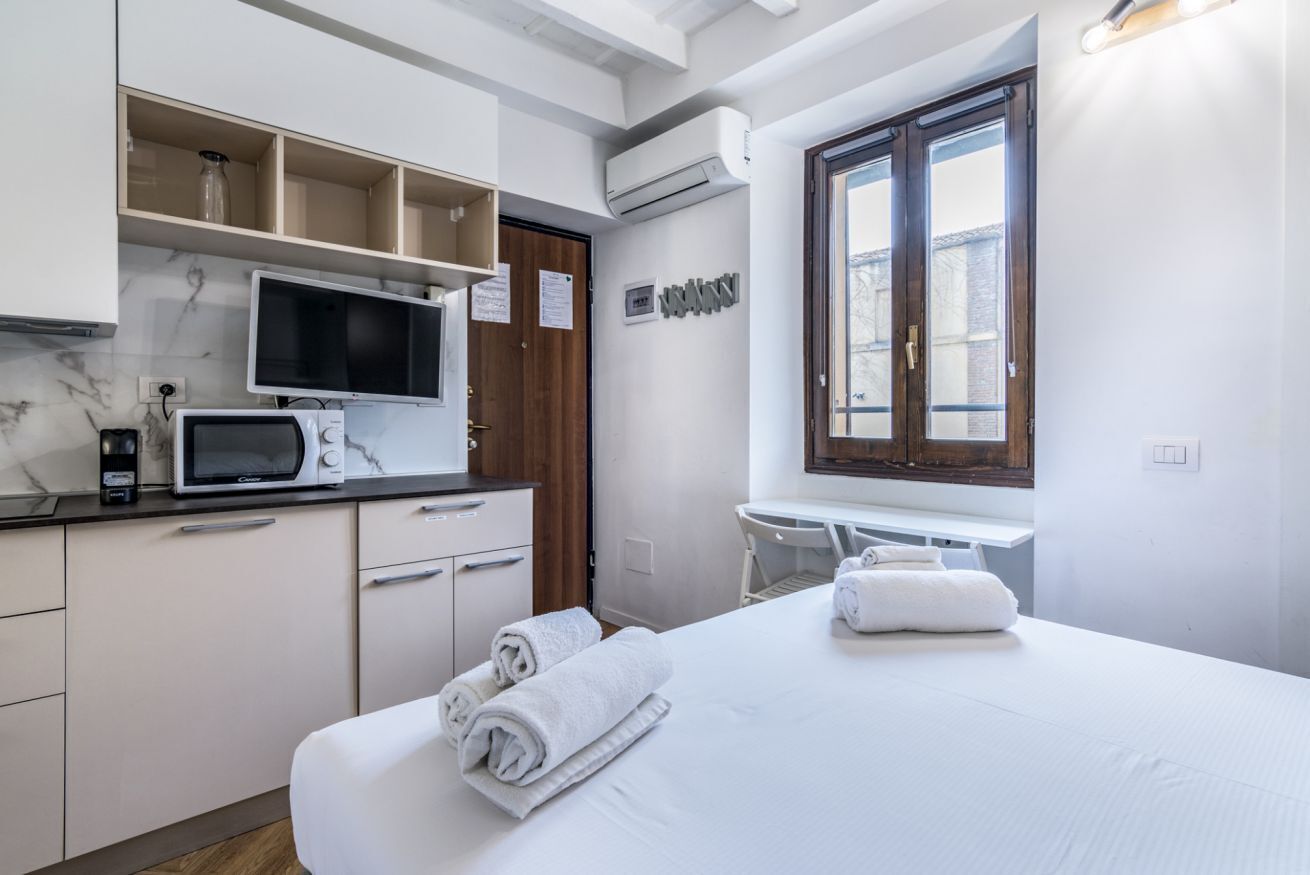 1 bedroom, iron/ironing board, internet, bed sheets