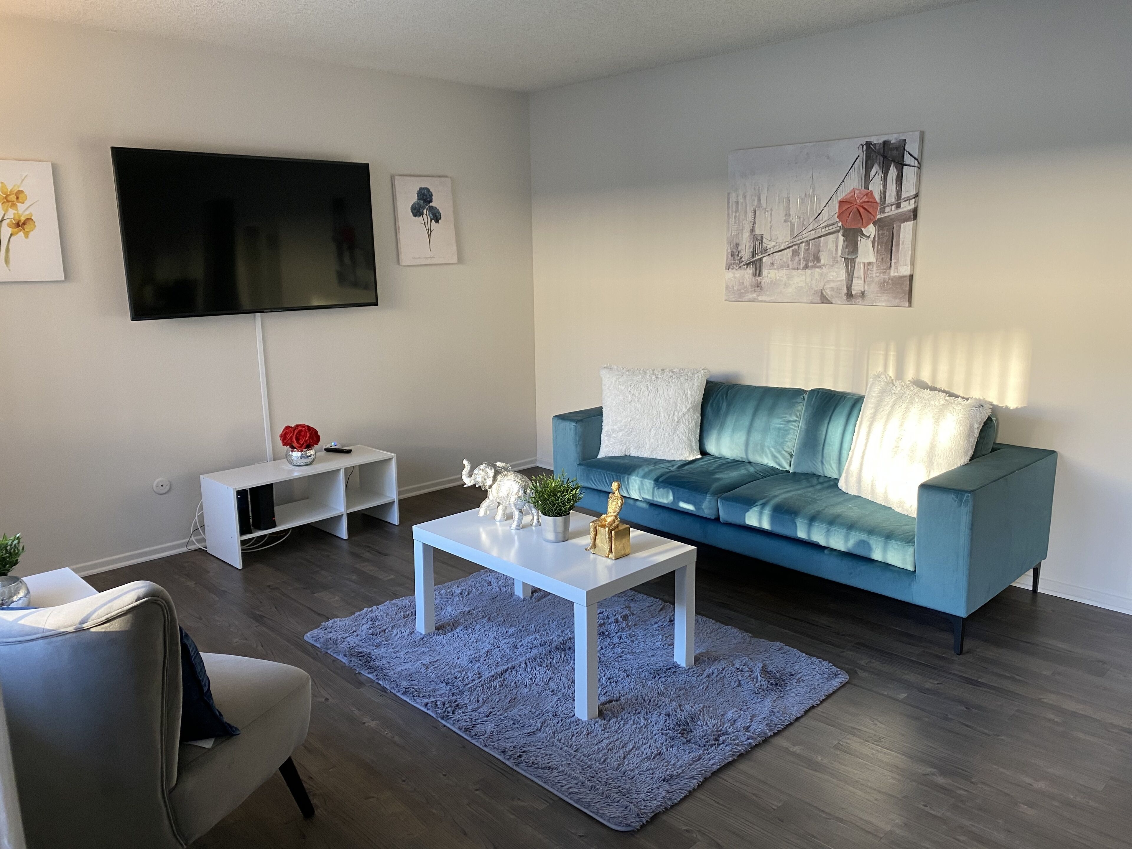 Lovely Condominium with Pool & Fitness!! 10 mins from Hollywood!