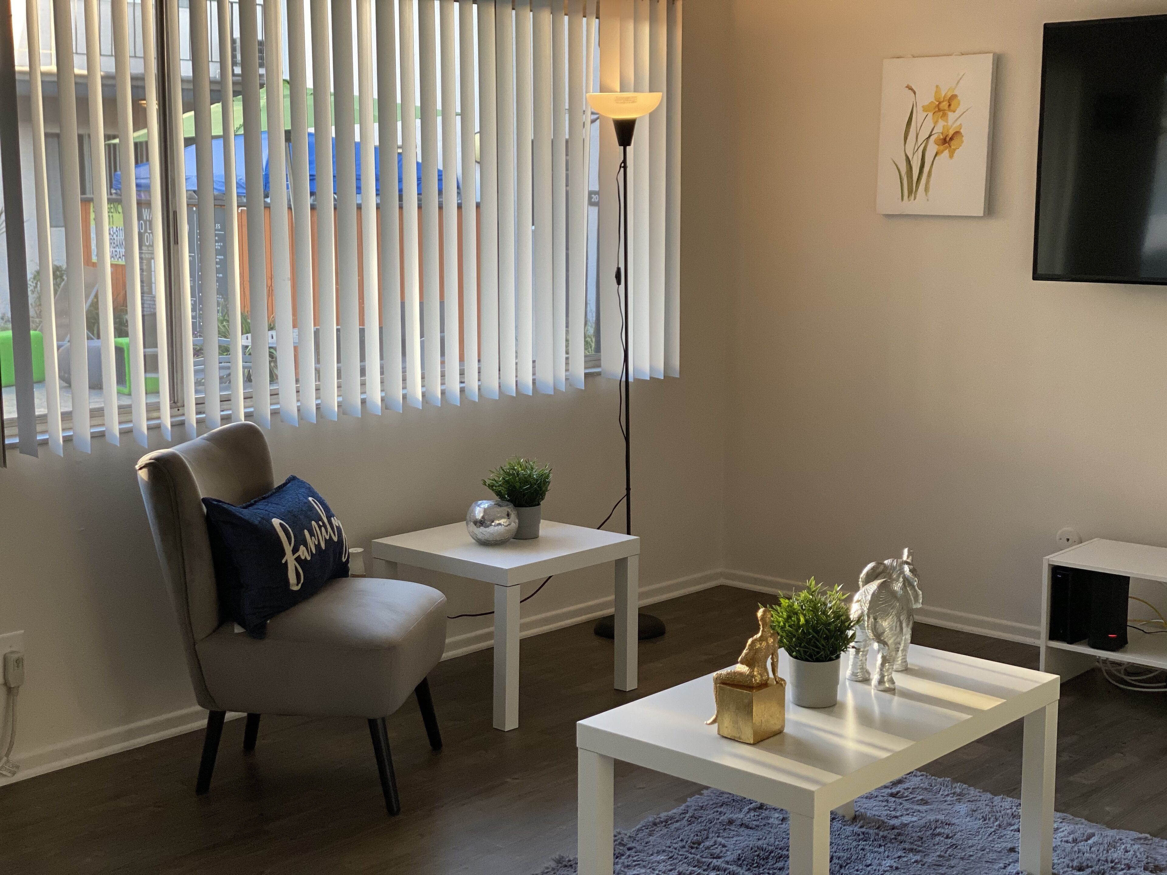 Lovely Condominium with Pool & Fitness!! 10 mins from Hollywood!