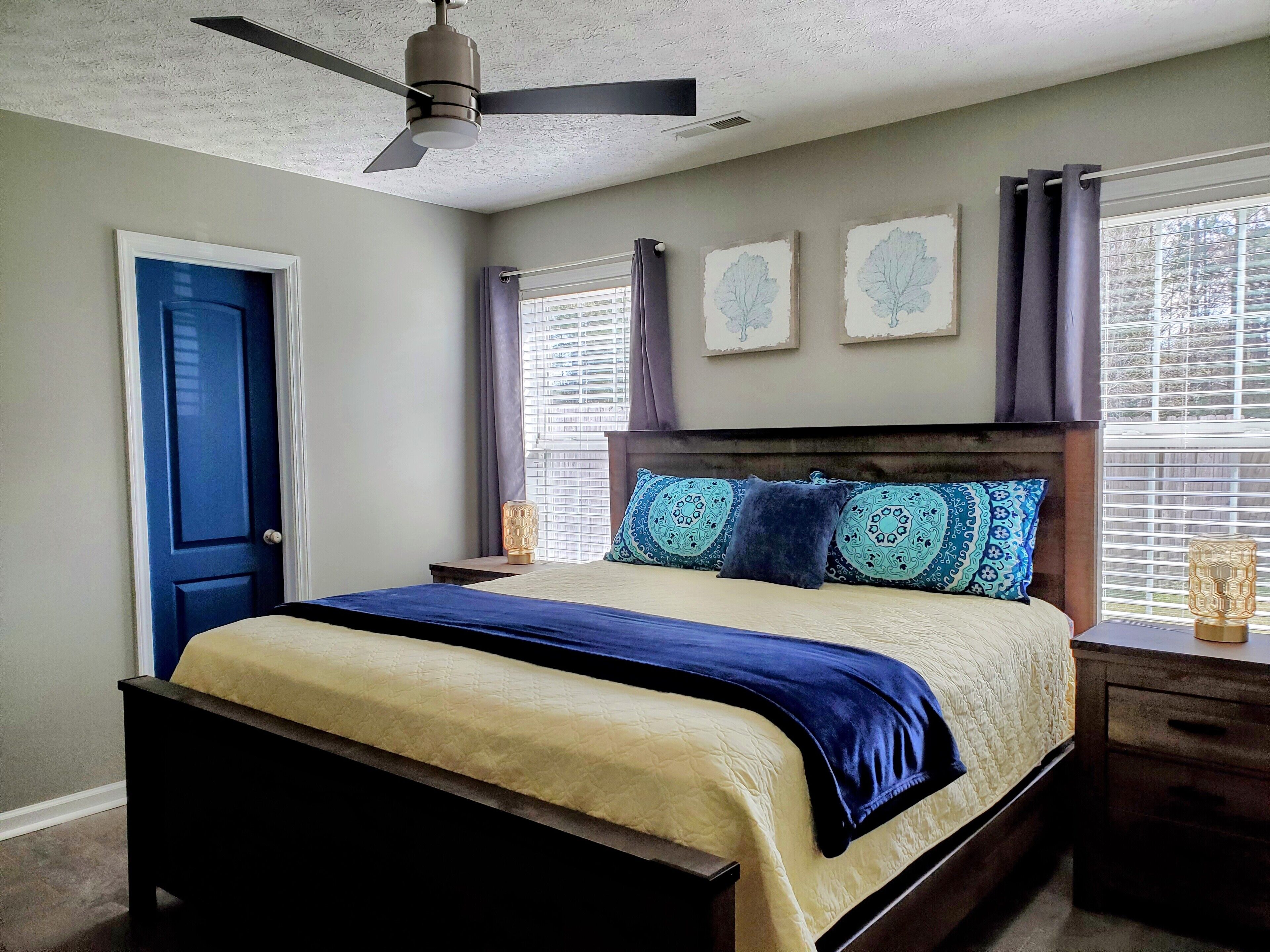 3 bedrooms, desk, iron/ironing board, travel crib