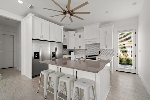 House, Multiple Beds, Kitchen | Private kitchen | Fridge, microwave, oven, stovetop