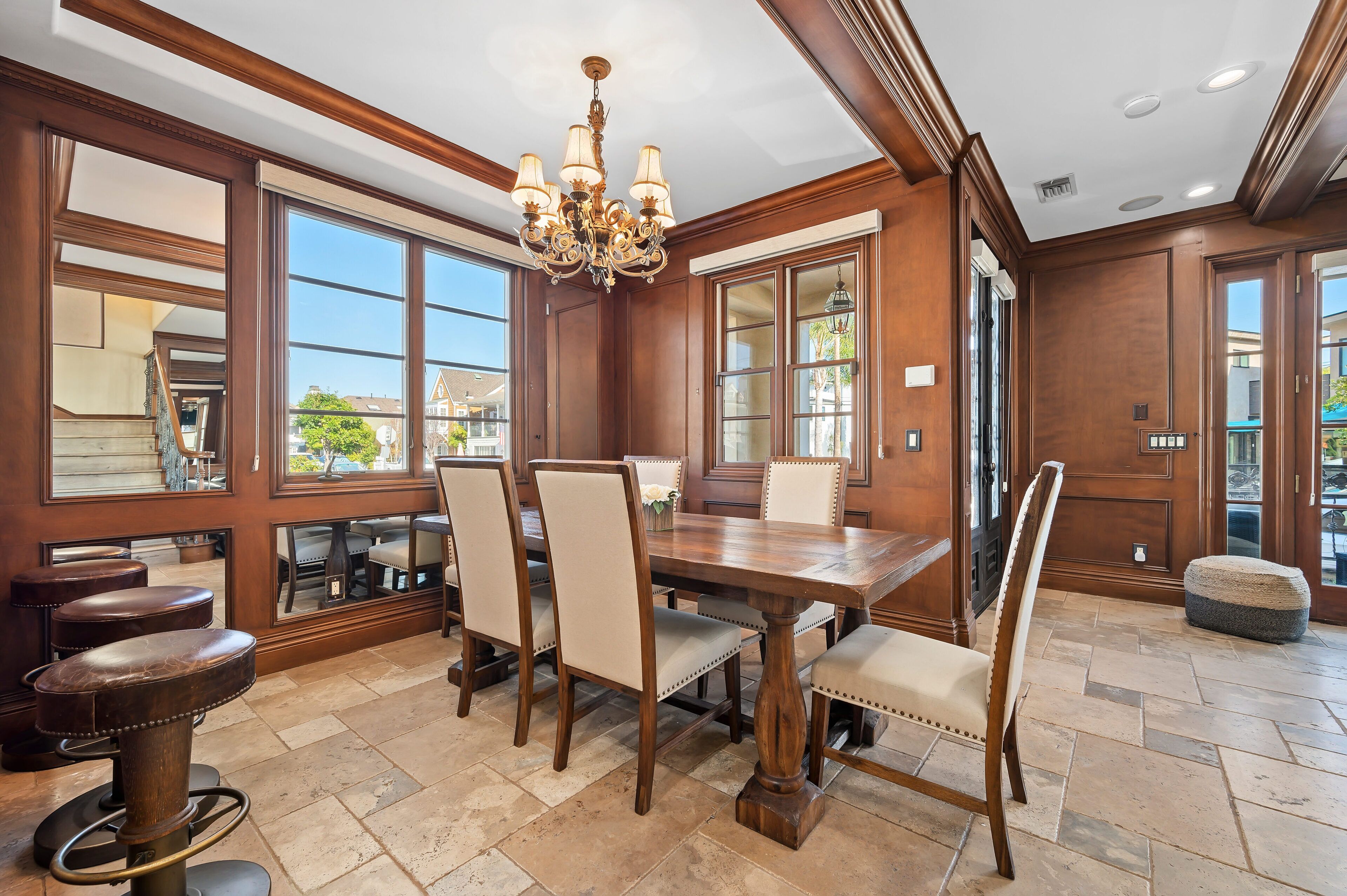 Luxurious 3- Bed/2.5 Bath Tuscan-Style Resort Home