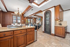 3 camere, una scrivania, ferro/asse da stiro, culla da viaggio