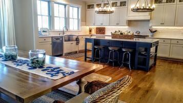 KylskÄp, mikrovÄgsugn, ugn och spishÀll