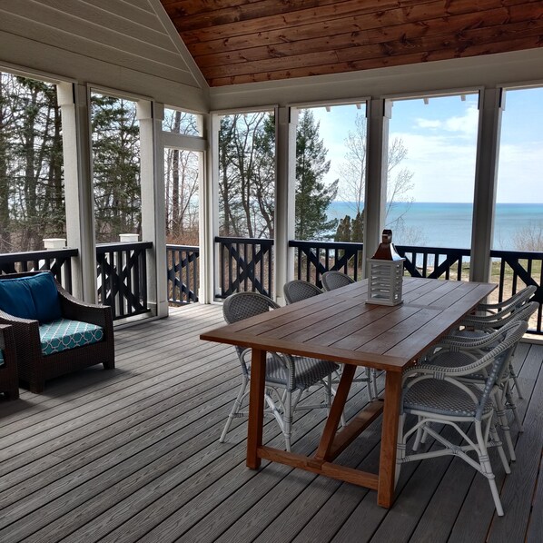 Outdoor dining - BEACH BREEZE-STUNNING LAKEFRONT HOME-170' Sand Beach-Porch-Deck-Firepit-Ensuite (Benton Harbor)