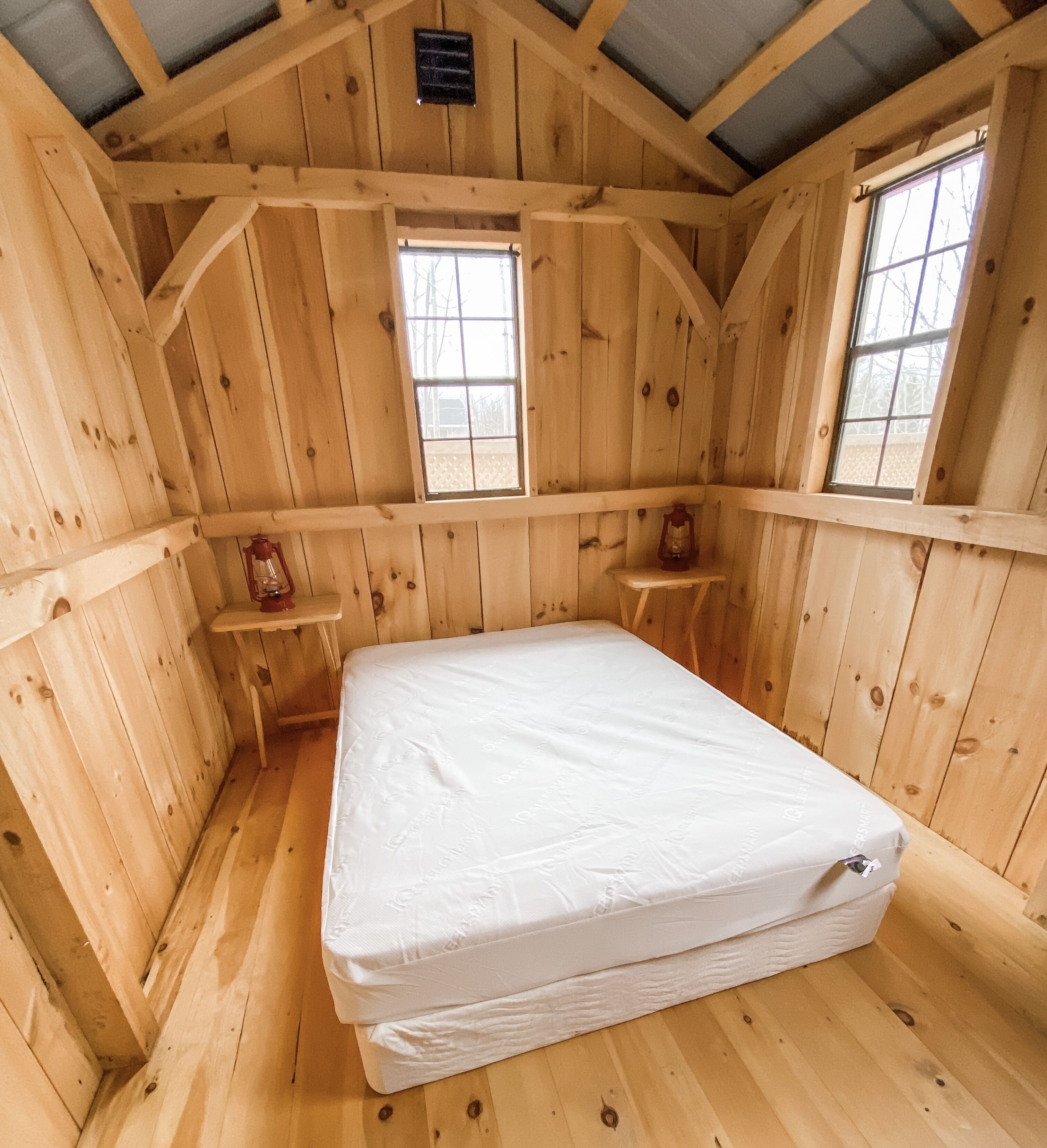 The Bunkie (off-grid) | Neyaashiinigmiing