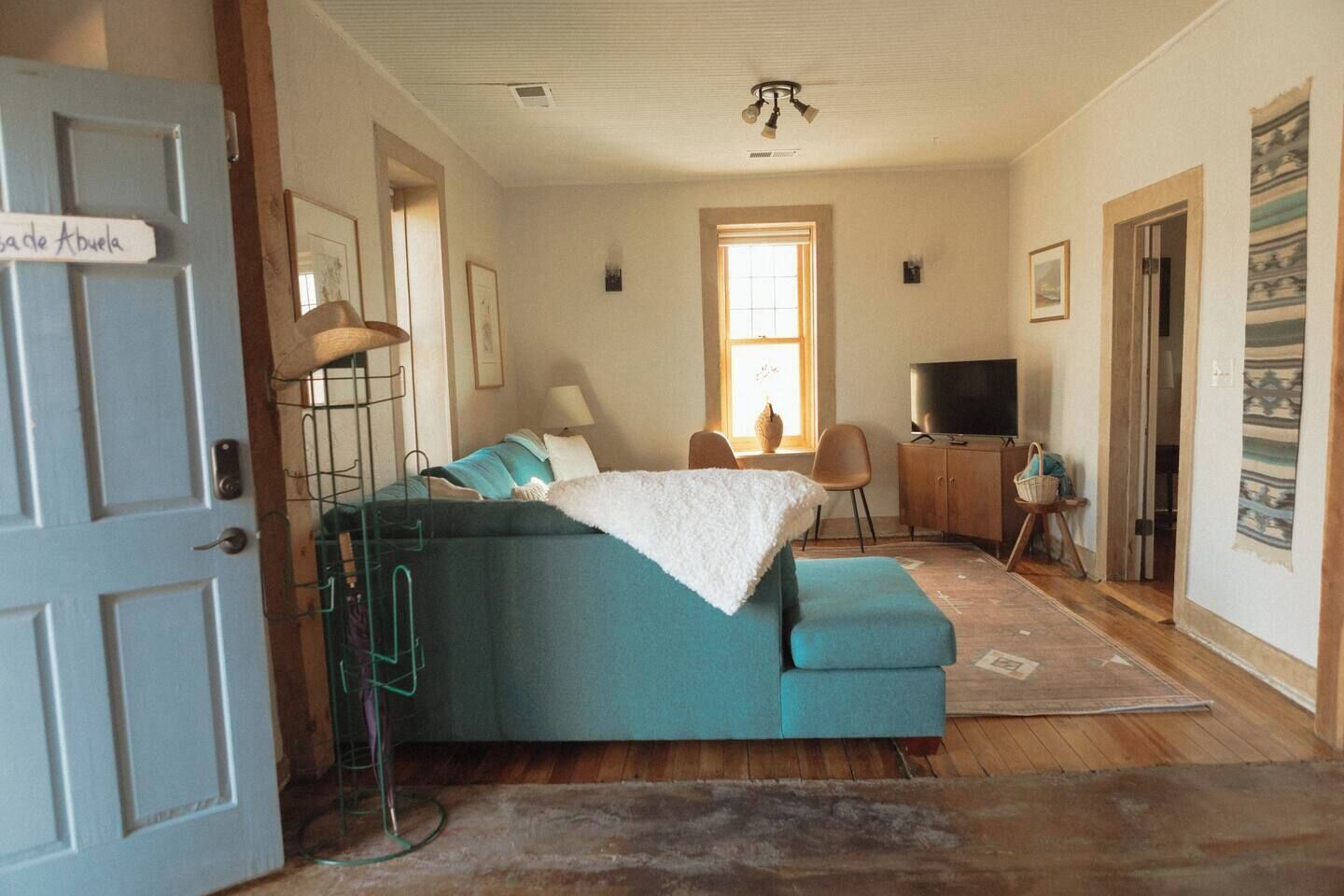 Smart TV, fireplace, offices