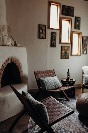 Interior - Best Location/ Walkable Neighborhood/ Gated Parking (Albuquerque)