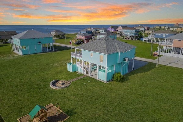 Direct beach access, private fire pit and kids playset