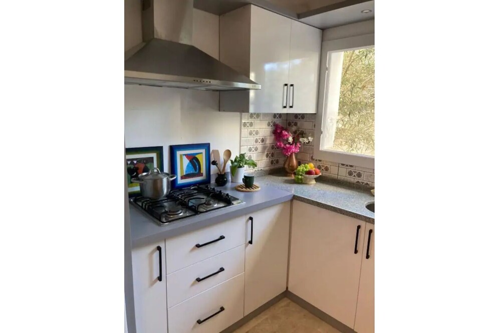 3 Minutes to the beach - Fully Furnished, Dedicated Work Space.