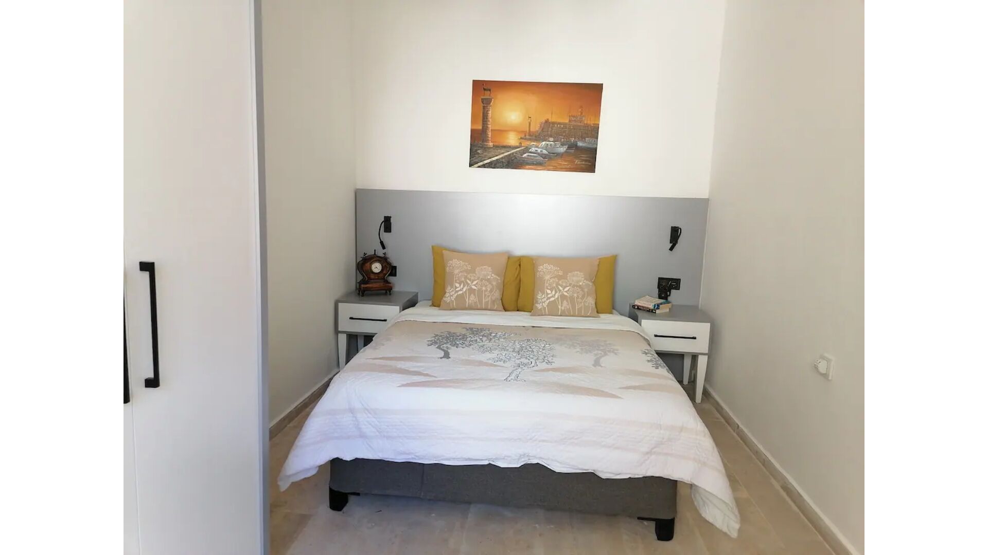 3 Minutes to the beach - Fully Furnished, Dedicated Work Space.