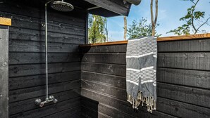 A wooden outdoor shower area with a metal showerhead and a faucet. - 3 bedroom lovely home in Gilleleje (Gilleleje)