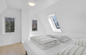 3 bedrooms, free WiFi - Gorgeous apartment in Rønne with WiFi (Rønne)
