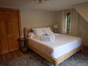 4 bedrooms, iron/ironing board, travel cot, free WiFi