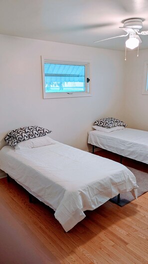 5 bedrooms, desk, iron/ironing board, WiFi - House for rent near Lambeau Field - Lambeau Lofts (Green Bay)