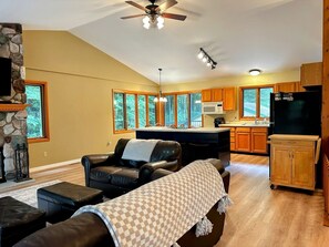 TV connectée, cheminée, baby-foot