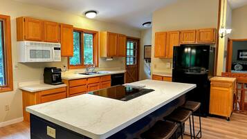 Refrigerador, microondas, horno, placa de cocina