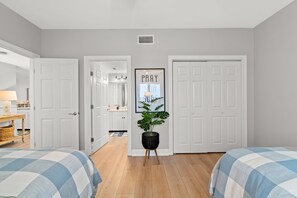 2 dormitorios, tabla de planchar con plancha, wifi gratis y ropa de cama