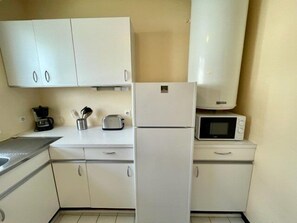 Een koelkast, een vaatwasser, een broodrooster