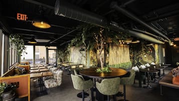2 Bars/Lounges, Bar auf der Dachterrasse