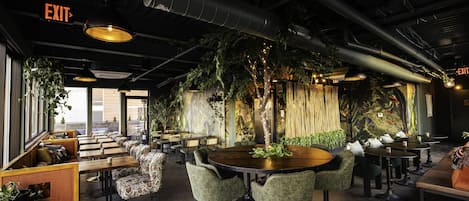 2 bars/lounges, rooftop bar