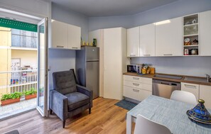 Fridge, microwave, dishwasher, cookware/dishes/utensils - 2 bedroom nice apartment in Rapallo (Rapallo)