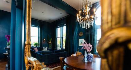 Granbury's Retro Charm: Featured on CNBC's Cash Pad