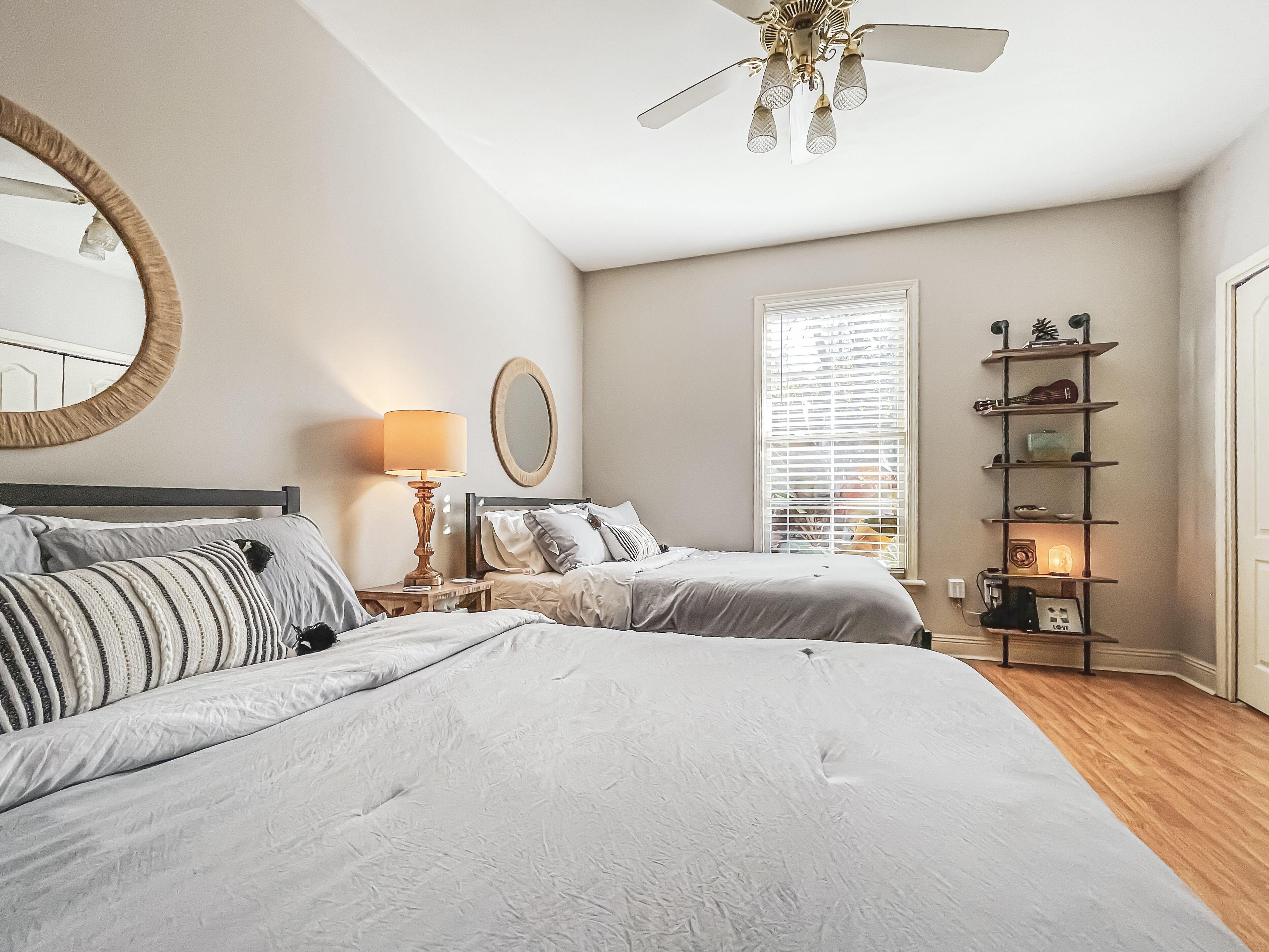 2 bedrooms, desk, iron/ironing board, WiFi