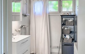Shower - Nice home in Alnö with kitchen (Alnö)