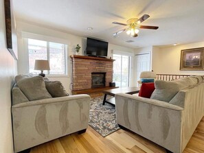 TV, fireplace, offices