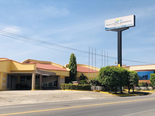 Fachada da propriedade