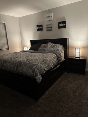 4 soverom, skrivebord, strykejern/-brett og wi-fi (inkludert)