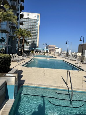 Piscine couverte, piscine extérieure