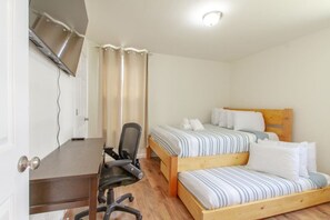 3 bedrooms, desk, iron/ironing board, travel cot
