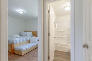 3 bedrooms, desk, iron/ironing board, WiFi