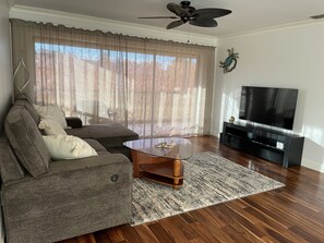 Smart TV - Charming Condo in Naples (Naples)