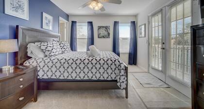 Magical Family Townhome Retreat – Comfort & Convenience Near Top Attractions!