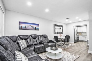 TV, offices - Enjoy upscale experience at this centrally located luxury Home (Hollywood)