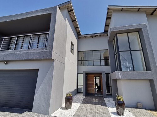 Luxury Guest House next to Big Bay Beach