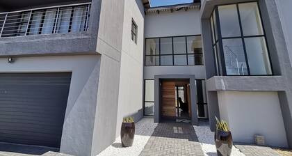 Luxury Guest House next to Big Bay Beach