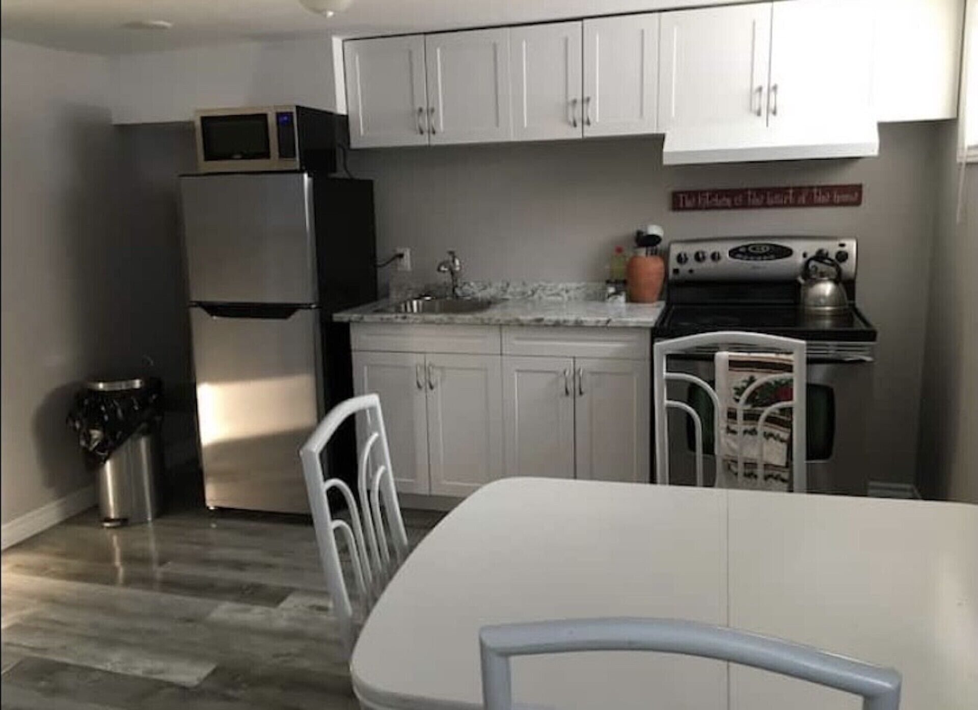 Cozy Newly Decorated Unit