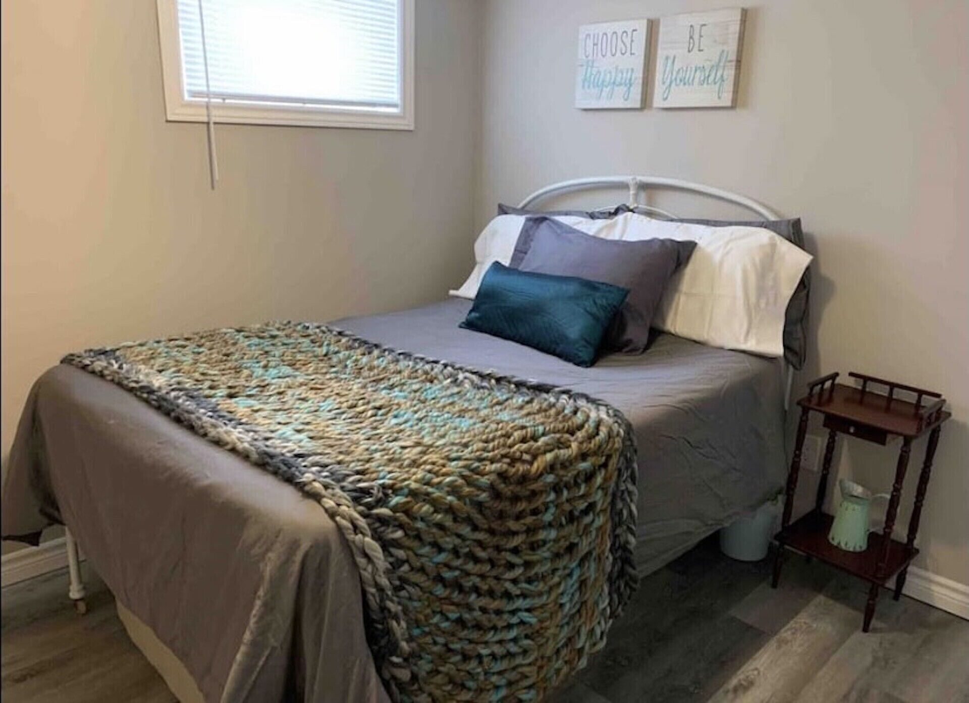 Cozy Newly Decorated Unit