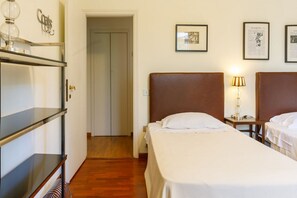 4 chambres, fer et planche à repasser, Wi-Fi, draps fournis