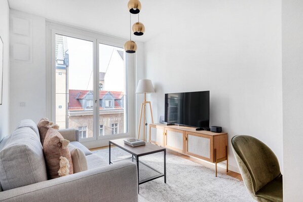 TV, stereo - Upscale Mitte 1BR with Apple Store in building, by Blueground (Berlin)