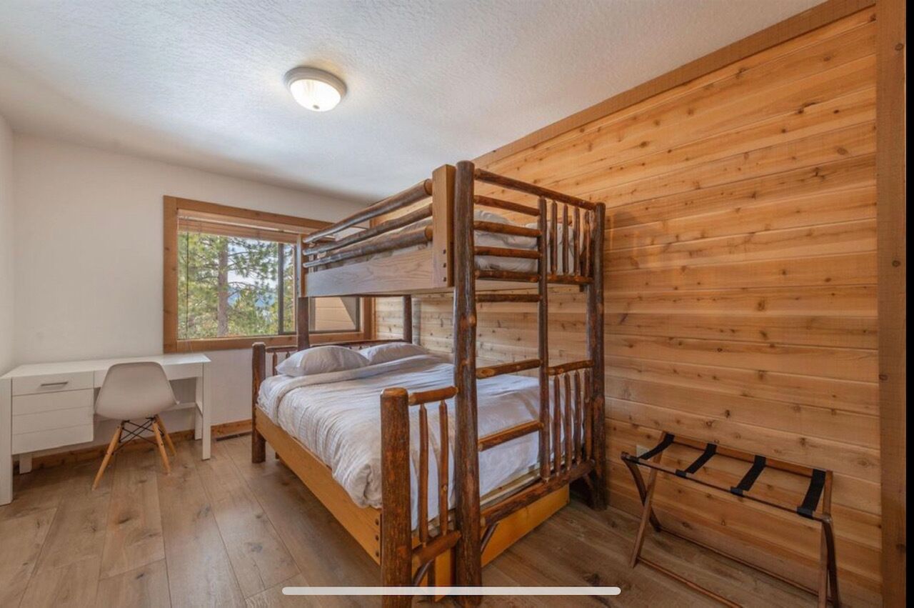 Updated Northstar Townhouse with panoramic view. 