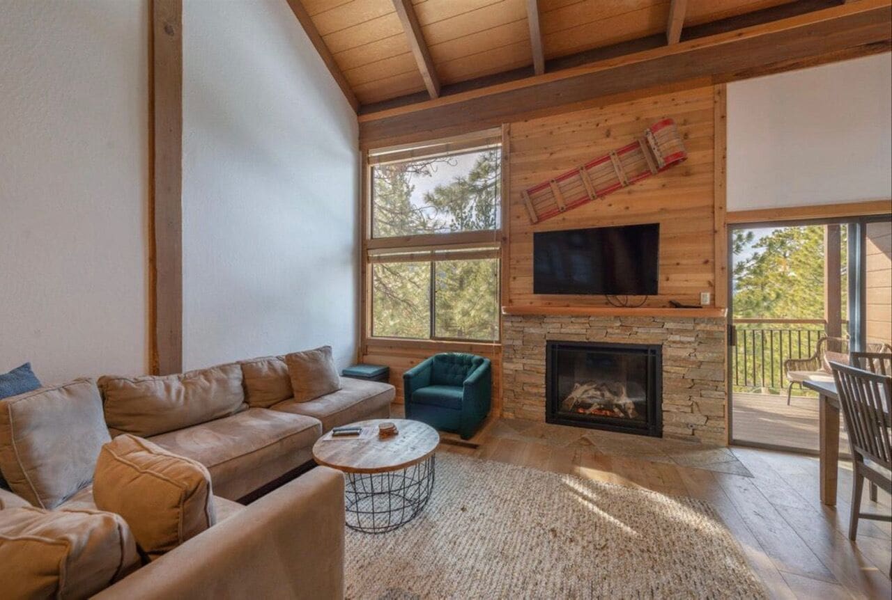 Updated Northstar Townhouse with panoramic view. 