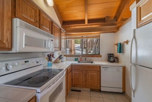 Private kitchen - Tranquil Northstar Townhome w/ Mountain View. (Truckee)