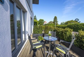 Outdoor dining - Beautiful 2-room vacation apartment with terrace - Haus Ostseeblick 1 FeWo Steuerbord - (Lohme)