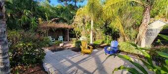 Beautiful Heated Pool House with Backyard Oasis