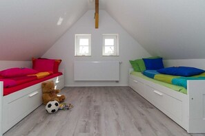 Unclassified image, 4 of 14, button - Ostseeperlen-Haus 2 - Child-friendly, bright vacation home with garden, terrace (Kühlungsborn)